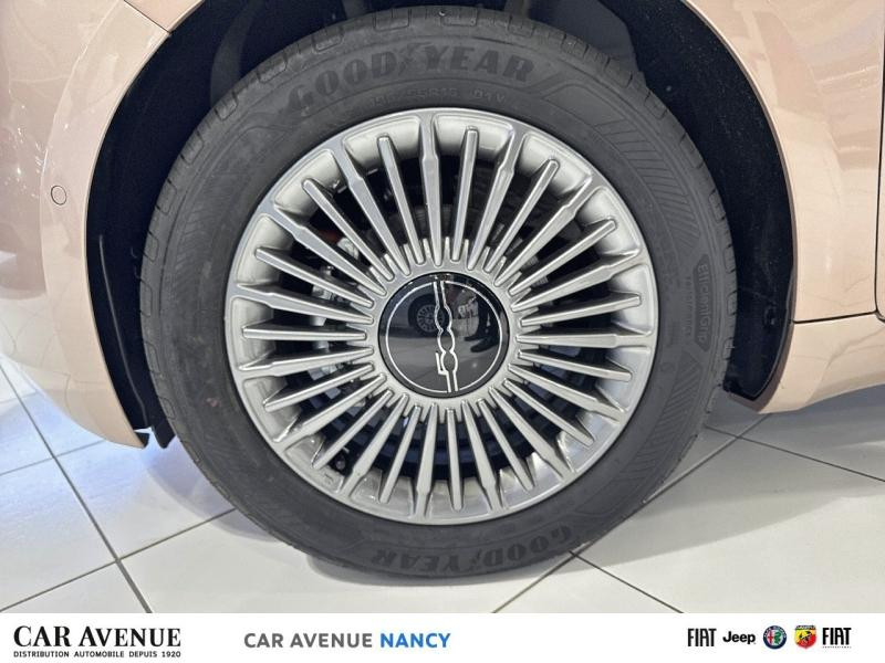 Occasion FIAT 500C e 95ch Pack Confort ** Bonus écologique particulier de 4000€ déduit ** 2024 Rose Gold métal 27890 € à Nancy