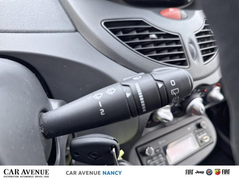 Occasion RENAULT Twingo 1.2 LEV 16v 75ch Life eco² 2014 Gris Platine 7490 € à Nancy