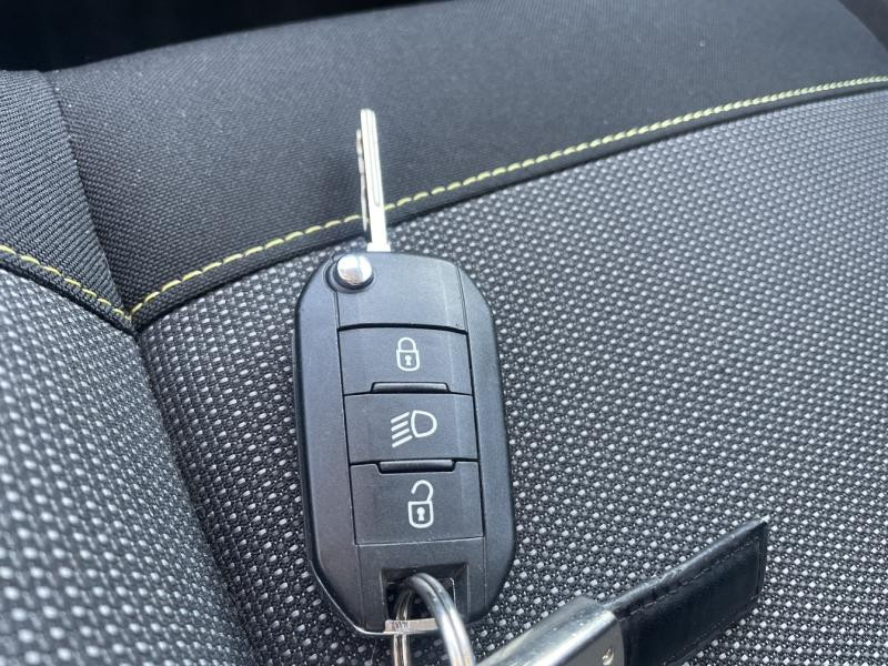Used CITROEN C3 1.2 PureTech 83ch S&S Feel Pack 2021 Rouge Elixir (S) - Blanc Opale € 11190 in Saint-Dié-des-Vosges