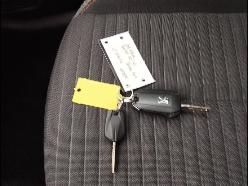 Used PEUGEOT 208 1.2 PureTech 100ch S&S Active 2020 Jaune Faro € 11800 in Saint-Dié-des-Vosges
