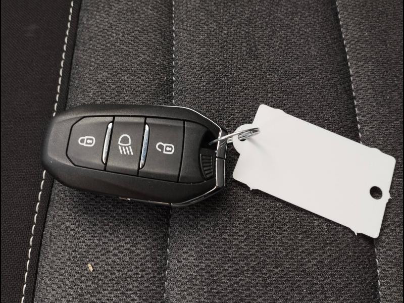 Used CITROEN C3 1.2 PureTech 110ch S&S Shine EAT6 2022 Rouge Elixir (S) - Blanc Opale € 14990 in Saint-Dié-des-Vosges
