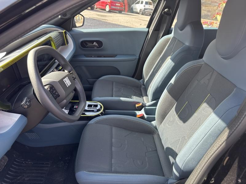 Occasion FIAT Grande Panda Electrique 113ch Red 2025 Noir Cinema Métallisé 23500 € à Saint-Dié-des-Vosges