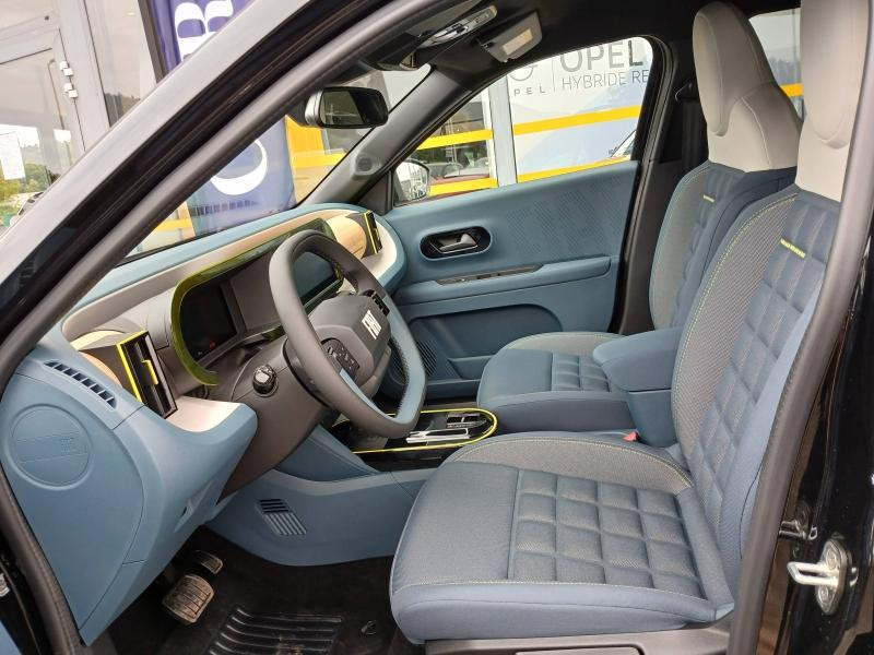 Occasion FIAT Grande Panda 1.2 Hybrid Turbo 110ch La Prima eDCT6 2025 Noir Cinema Métallisé 23447 € à Saint-Dié-des-Vosges