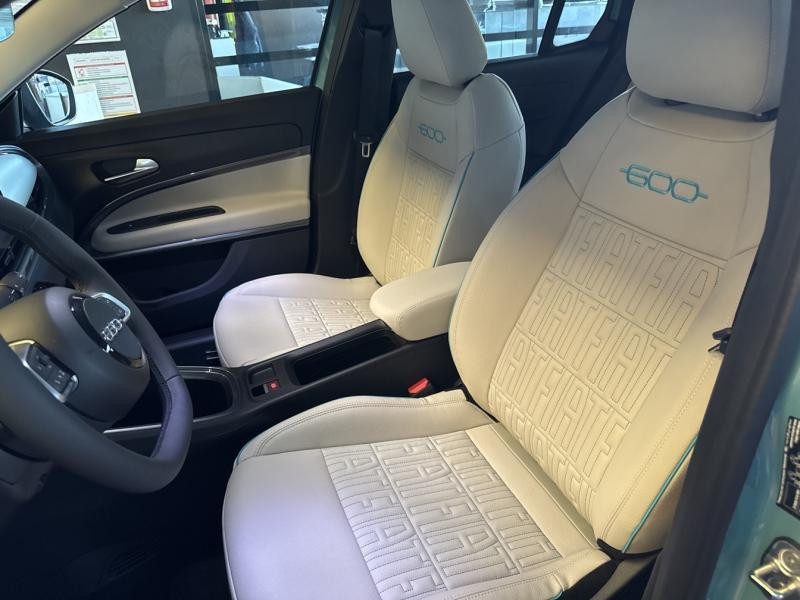Occasion FIAT 600 1.2 Hybrid 136ch La Prima DCT6 2025 Vert Sky métallisé 29988 € à Saint-Dié-des-Vosges