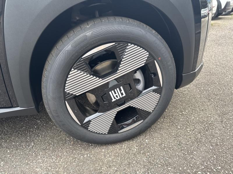 Occasion FIAT Grande Panda 1.2 Hybrid Turbo 110ch La Prima eDCT6 2025 Noir Cinema Métallisé 23447 € à Saint-Dié-des-Vosges