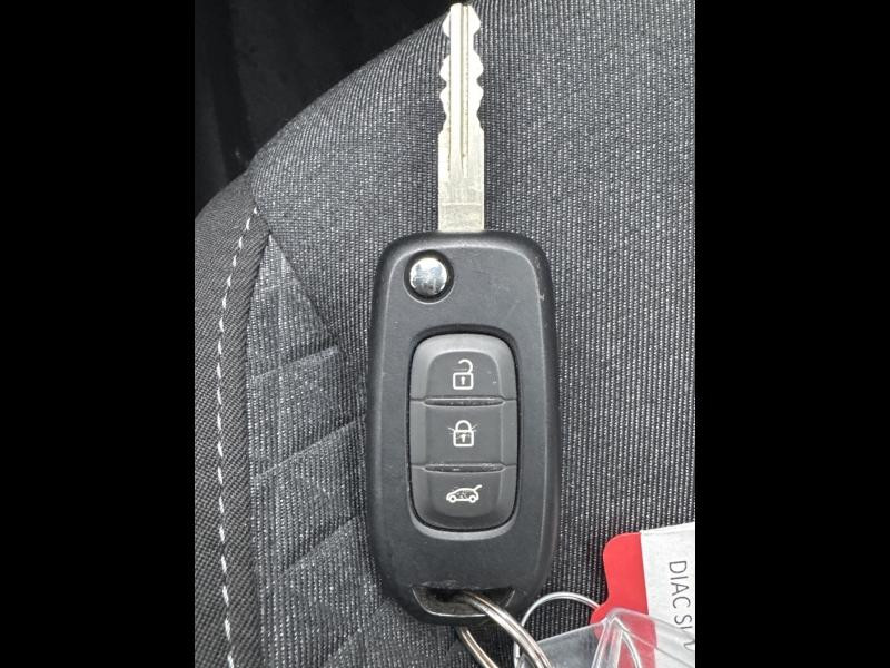 Used RENAULT Clio 1.0 TCe 90ch Equilibre 2023 Bleu Iron € 15990 in Saint-Dié-des-Vosges