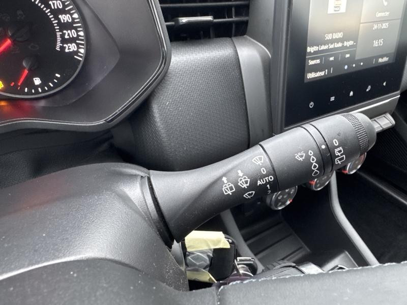 Used RENAULT Clio 1.0 TCe 90ch Equilibre 2023 Bleu Iron € 15990 in Saint-Dié-des-Vosges