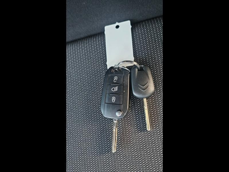 Used CITROEN C3 1.2 PureTech 83ch S&S Feel Pack 2021 Blanc Banquise (O) - Rouge Aden € 11490 in Saint-Dié-des-Vosges