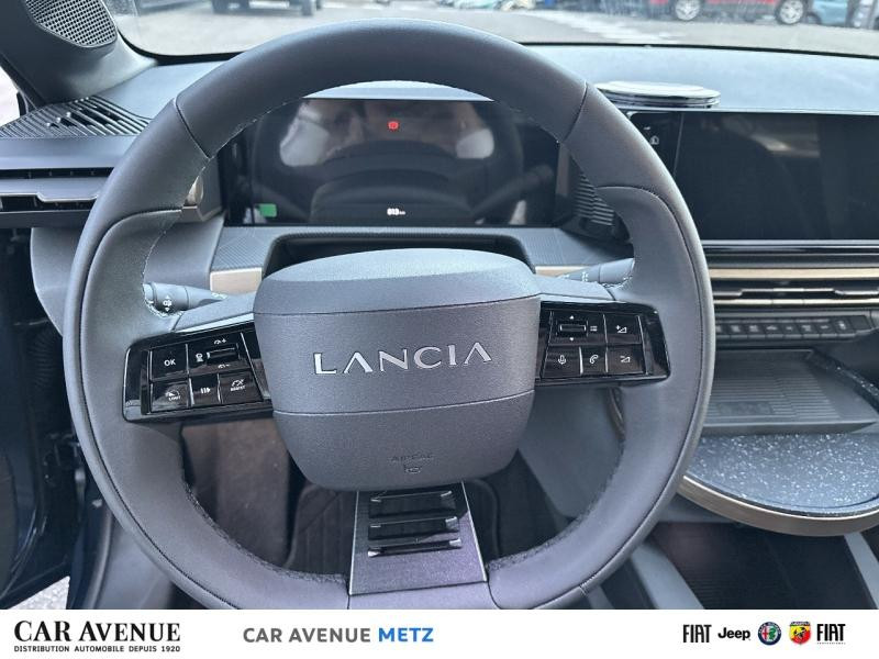 Used LANCIA Ypsilon Elettrica 156ch LX 2025 Bleu Lancia Métallisé/Toit noir € 29990 in Metz