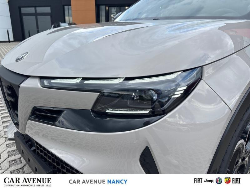 Occasion ALFA ROMEO Junior 1.2 Ibrida 145ch Speciale e-DCT6 2025 Ivoire Scala Métallisée/Toit noir 31990 € à Metz