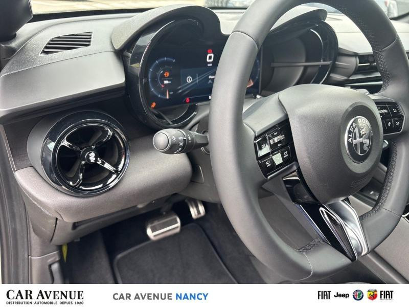 Occasion ALFA ROMEO Junior 1.2 Ibrida 145ch Speciale e-DCT6 2025 Ivoire Scala Métallisée/Toit noir 31990 € à Metz