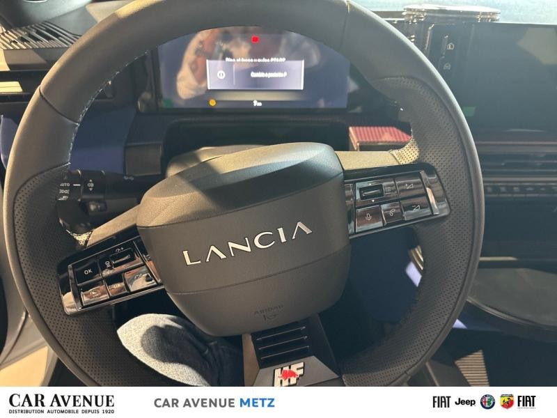 Used LANCIA Ypsilon Elettrica 156ch 54kWh HF Line 2025 Blanc Quarzo Métallisé/Toit noir € 35809 in Metz