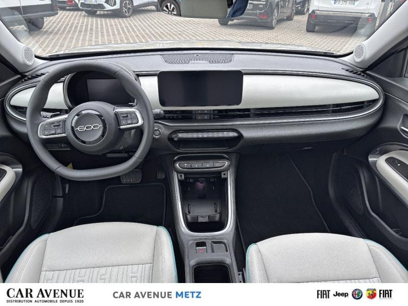 Occasion FIAT 600 1.2 Hybrid 100ch La Prima DCT6 2024 Sable Earth métallisé 23490 € à Metz