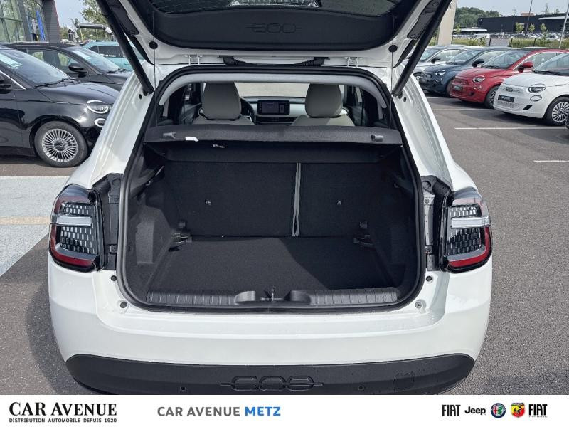 Used FIAT 600 1.2 Hybrid 136ch La Prima DCT6 2025 Ice White € 24790 in Metz