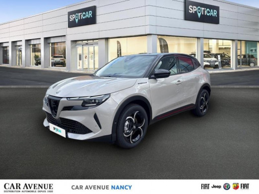 Used ALFA ROMEO Junior 1.2 Ibrida 145ch Speciale e-DCT6 2025 Ivoire Scala Métallisée/Toit noir € 31,990 in Metz