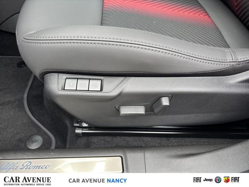 Occasion ALFA ROMEO Junior 1.2 Ibrida 145ch Speciale e-DCT6 2025 Ivoire Scala Métallisée/Toit noir 31990 € à Metz