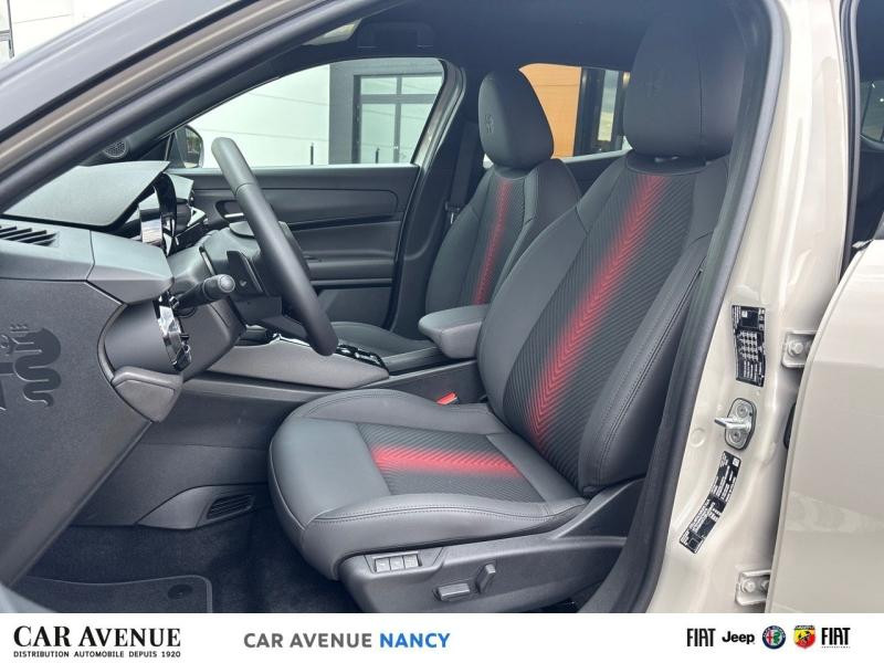 Occasion ALFA ROMEO Junior 1.2 Ibrida 145ch Speciale e-DCT6 2025 Ivoire Scala Métallisée/Toit noir 31990 € à Metz