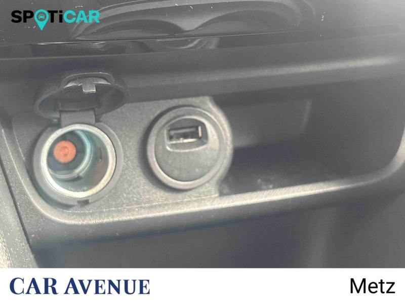 Occasion PEUGEOT 2008 1.2 PureTech 110ch E6.c Signature S&S 5cv 2019 Bleu Quasar 9990 € à Metz