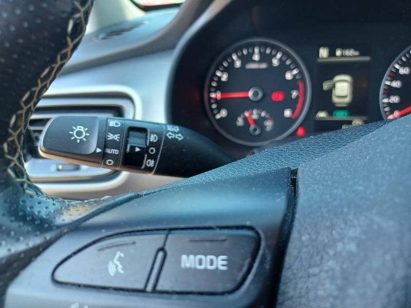 Used KIA Stonic 1.0 T-GDi 100ch MHEV Launch Edition iBVM6 2021 Rouge Grenadine métallisé / Toit Noir € 15990 in Thionville