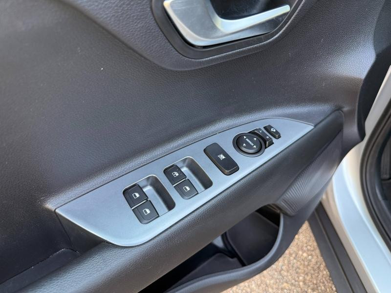 Used KIA Stonic 1.0 T-GDi 120ch MHEV GT Line iBVM6 garantie 10-2029 2022 Blanc € 18490 in Thionville