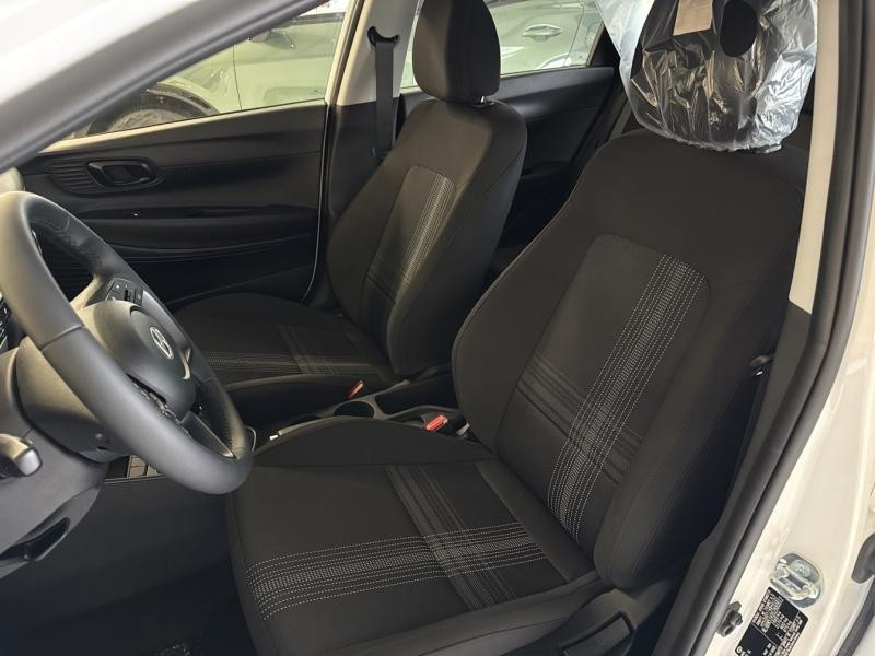 Used HYUNDAI i20 1.2 79ch Initia GARANTIE 11-2030 2025 Atlas White € 16790 in Thionville