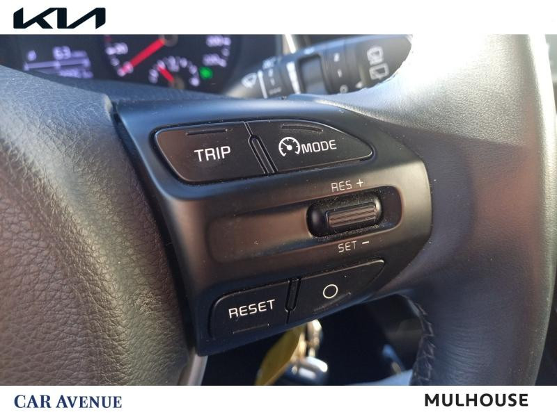 Used KIA Stonic 1.4 100ch ISG Active Garantie 1an CarPlay Caméra Clim 2018 Rouge Grenadine € 12990 in Thionville