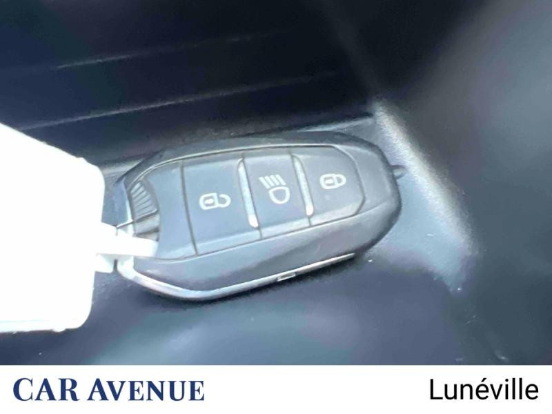 Used PEUGEOT 208 1.2 PureTech 100ch S&S GT EAT8 2021 Blanc nacré € 15157 in Lunéville