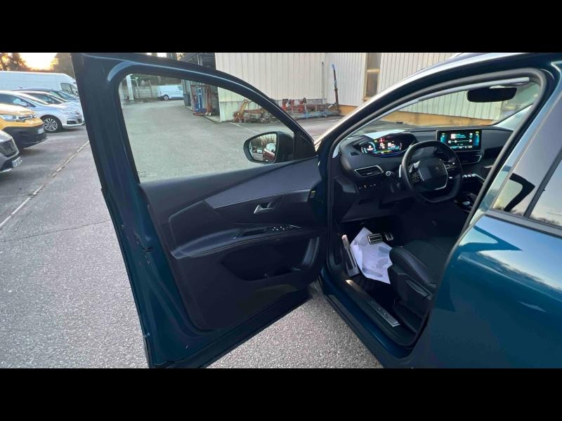 Used PEUGEOT 3008 HYBRID 225ch Roadtrip e-EAT8 2022 Bleu Célèbes (M) € 22244 in Lunéville