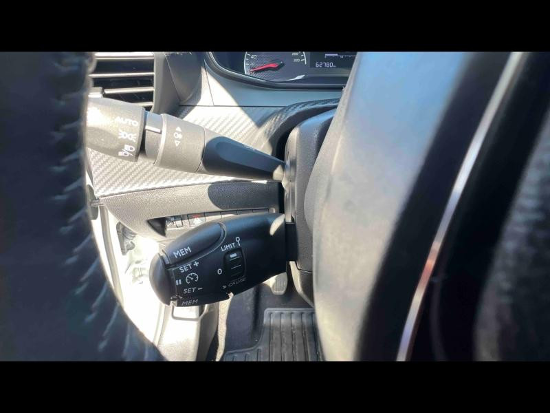 Used PEUGEOT 208 1.5 BlueHDi 100ch S&S Active 2022 Blanc Banquise (O) € 12947 in Lunéville