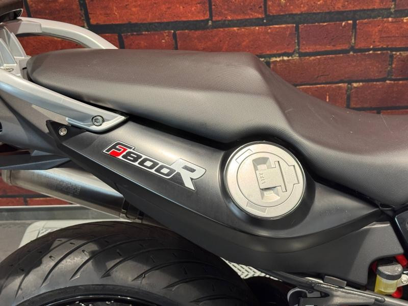 Used BMW F F 800 R ABS 2012 Blanc alpin/Soie noire € 4290 in Dijon