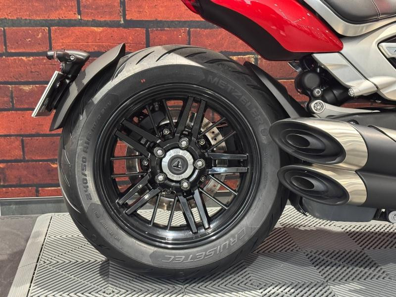 Used TRIUMPH Rocket III Rocket 3 2500 R 2022 Silver Ice and Cranberry Red € 14990 in Dijon