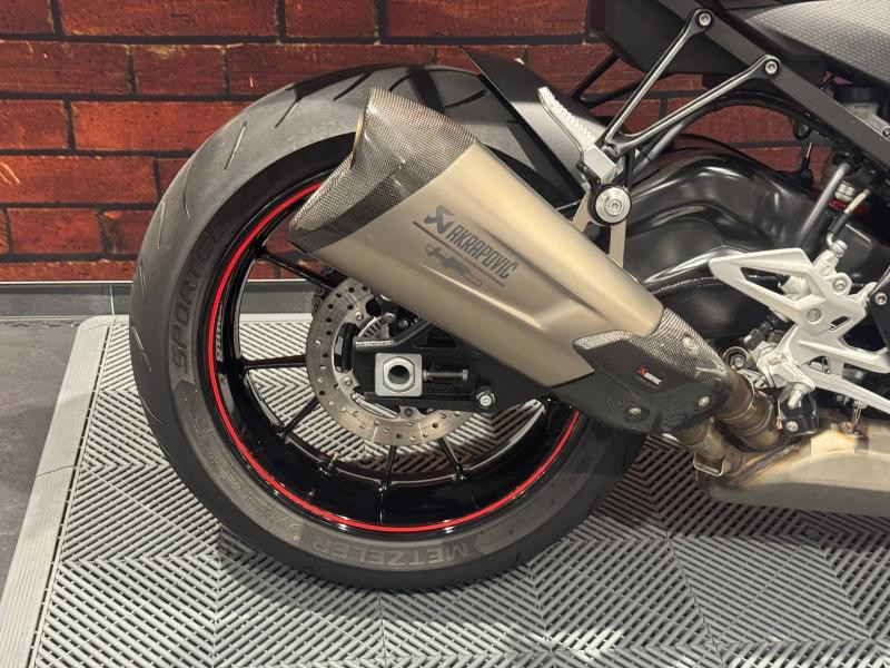 Occasion BMW S S 1000 R 2018 Light white/Lupin blue/Racing red 9990 € à Dijon