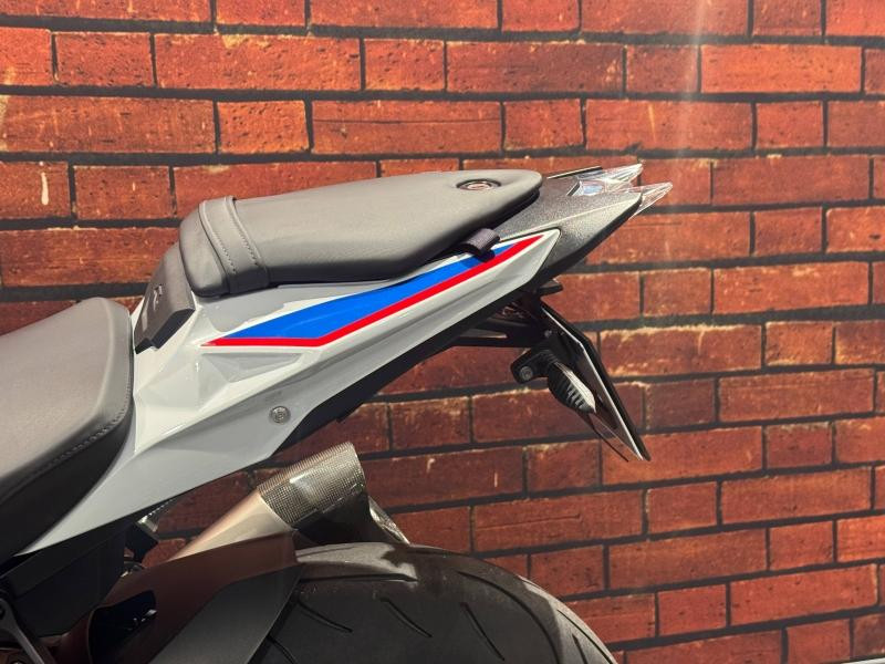 Occasion BMW S S 1000 R 2018 Light white/Lupin blue/Racing red 9990 € à Dijon