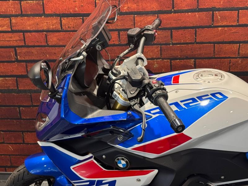 Occasion BMW R R 1250 RS Evo 2023 Light White / Racing Blue/ Racing Red 16490 € à Dijon