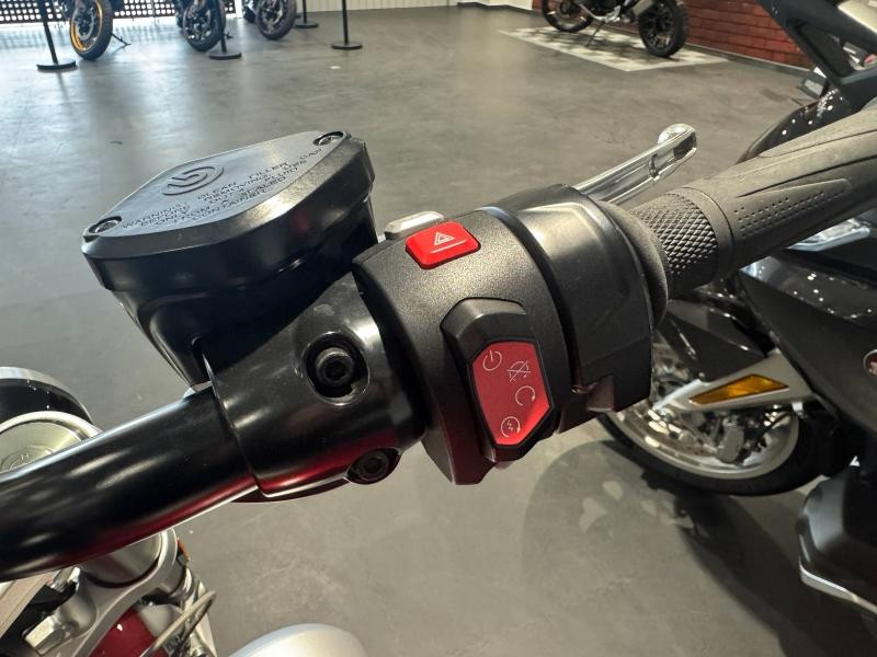 Used TRIUMPH Rocket III Rocket 3 2500 R 2022 Silver Ice and Cranberry Red € 14990 in Dijon