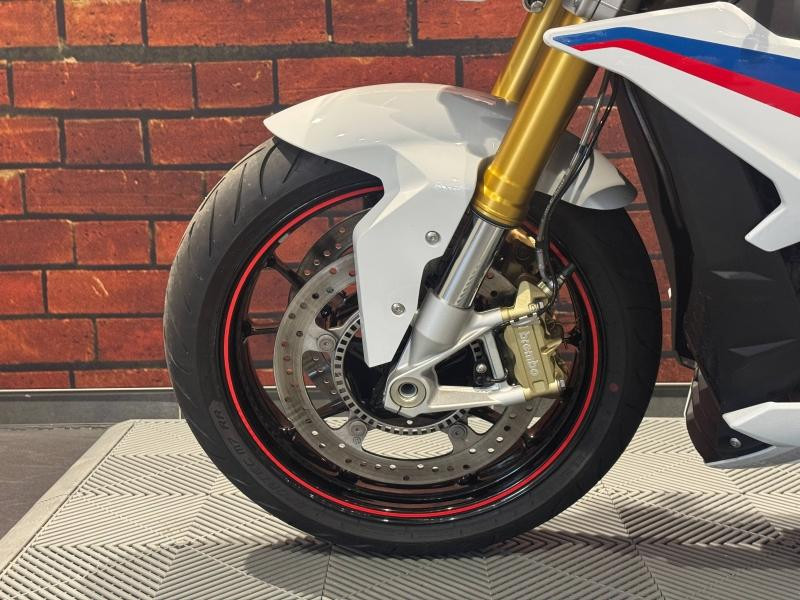 Used BMW S S 1000 R 2017 Light white/Lupin blue/Racing red € 9990 in Dijon