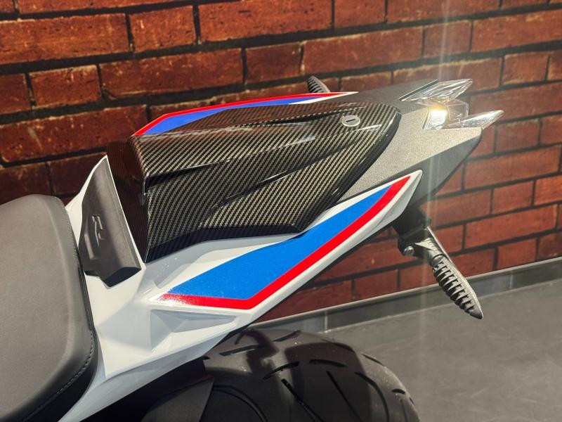 Used BMW S S 1000 R 2017 Light white/Lupin blue/Racing red € 9990 in Dijon