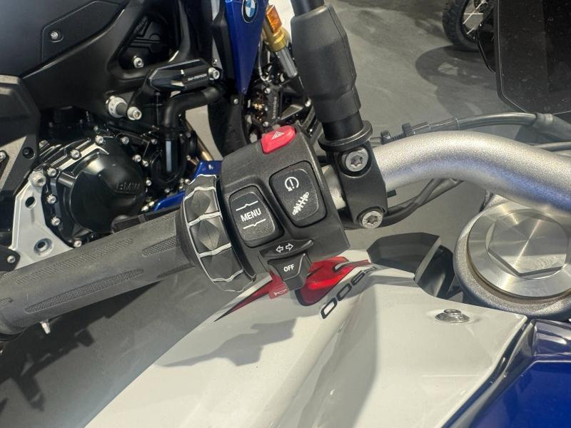 Occasion BMW F F 900 R A2 2022 Style Sport (White, blue metallic, red) 7980 € à Dijon