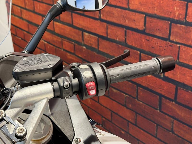 Used BMW R R 1200 RS Sport 2018 Blanc € 11990 in Dijon