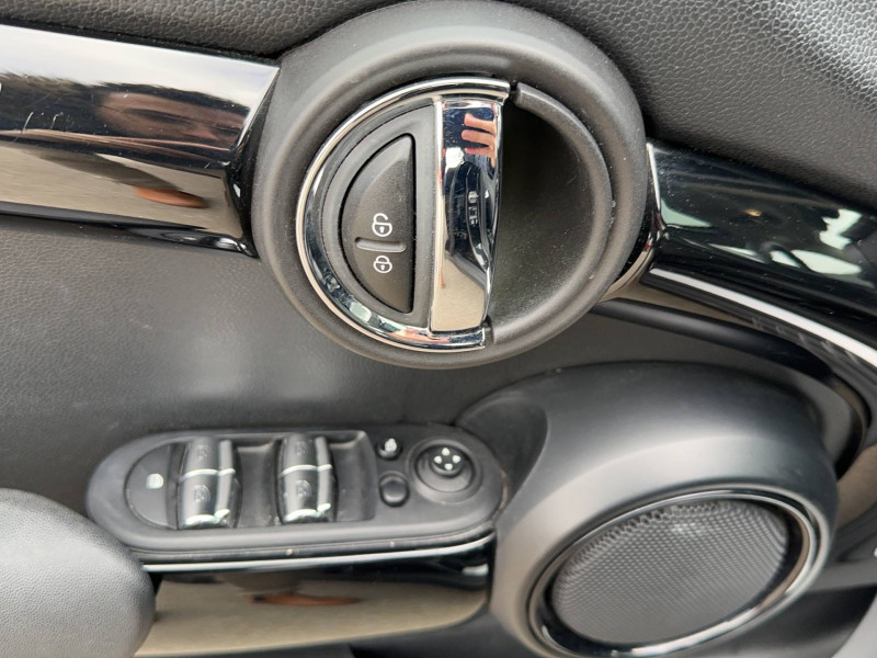 Occasion MINI Mini Hatch 5 Portes Cooper 136 ch BVA7 Edition Greenwich 5p 2020 MIDNIGHT BLACK METALLIC 15900 € à Dijon