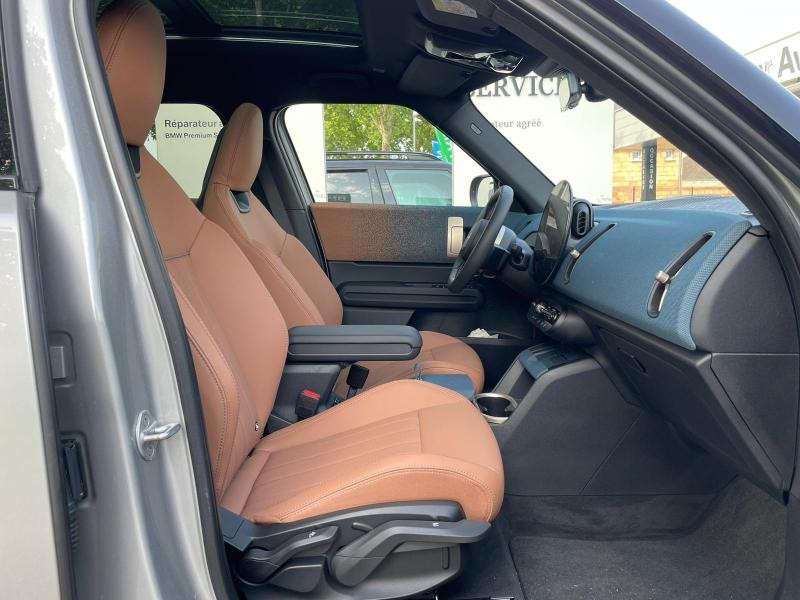 Occasion MINI Countryman C 170ch Favoured DKG7 2024 Argenté 41990 € à Dijon