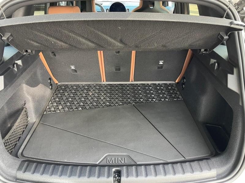 Occasion MINI Countryman C 170ch Favoured DKG7 2024 Argenté 41990 € à Dijon