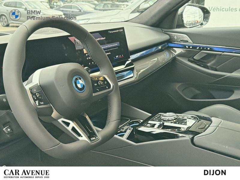 Occasion BMW Série 5 Touring 550e 489ch M Sport xDrive 2025 Saphirschwarz métallisé 110990 € à Dijon