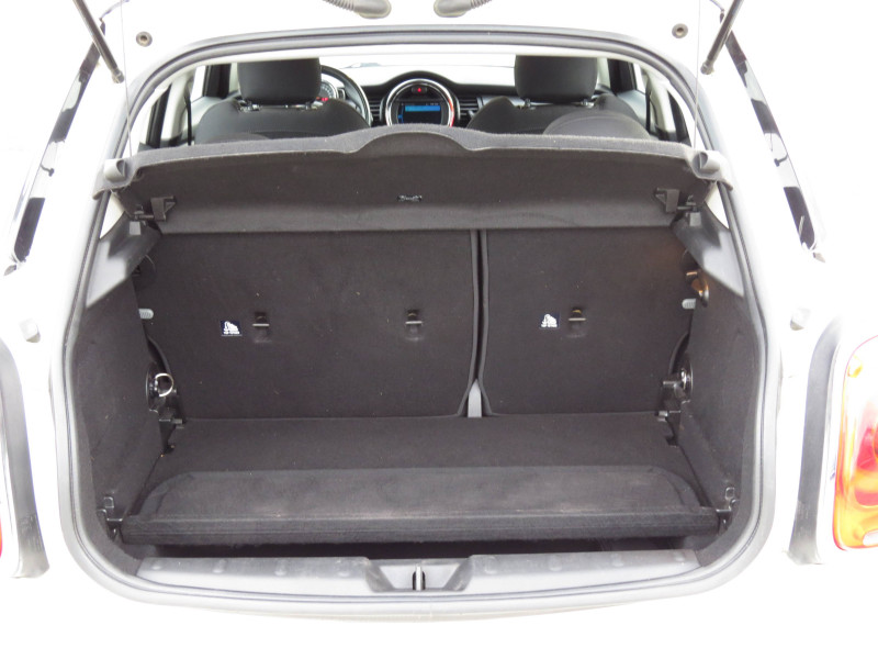 Occasion MINI Mini Hatch 5 Portes Cooper D 116 ch BVA7 Basic 5p 2018 Blanc 18430 € à Troyes