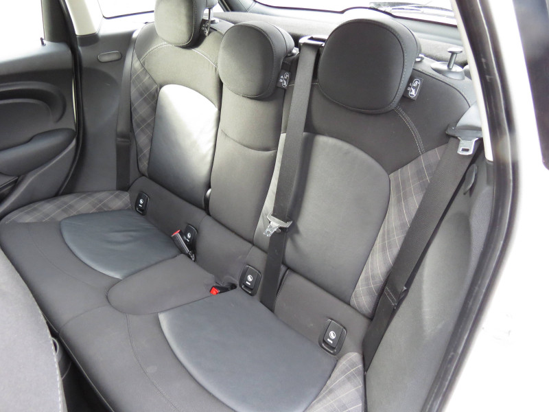 Occasion MINI Mini Hatch 5 Portes Cooper D 116 ch BVA7 Basic 5p 2018 Blanc 18430 € à Troyes