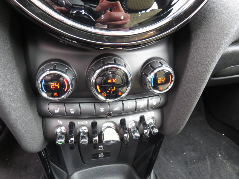 Occasion MINI Mini Hatch 3 Portes Cooper SE 184 ch Edition Resolute Essential 3p 2023 Vert 28400 € à Troyes