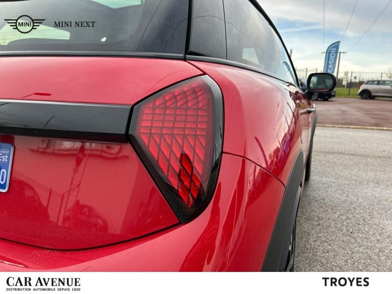 Occasion MINI Cooper 3 Portes C 156ch Classic DKG7 2024 Chili Red II 31450 € à Troyes
