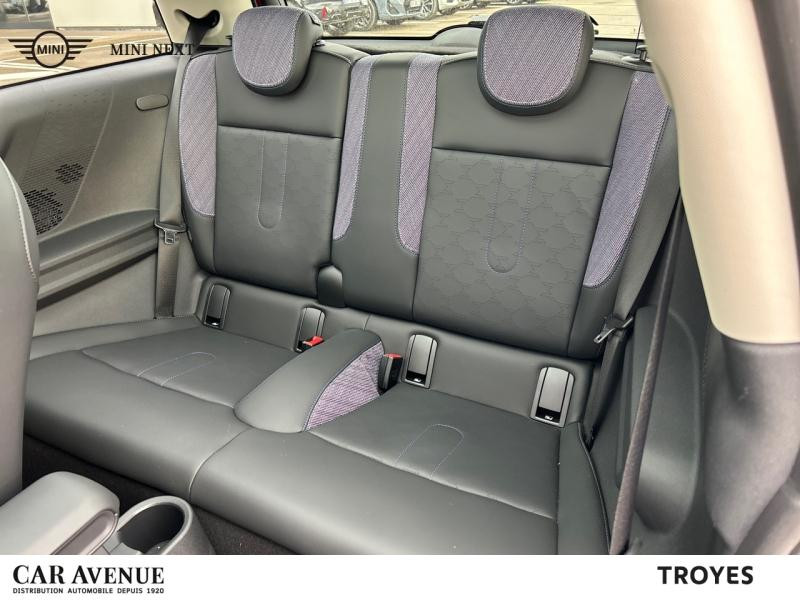 Occasion MINI Cooper 3 Portes C 156ch Classic DKG7 2024 Chili Red II 31450 € à Troyes
