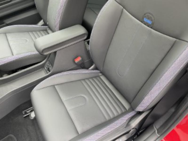 Occasion MINI Cooper 3 Portes C 156ch Classic DKG7 2024 Chili Red II 31450 € à Troyes