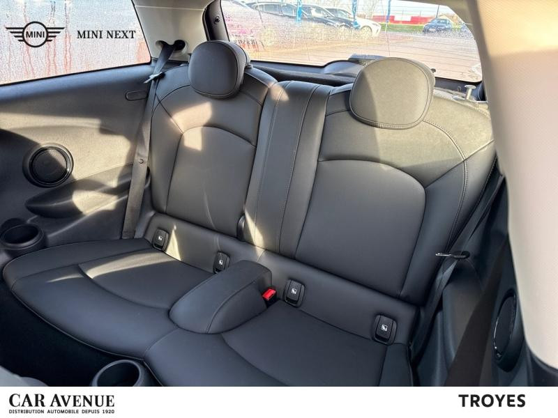 Used MINI Mini Cooper 136ch  Essential BVA7 2022 Island Blue € 25500 in Troyes